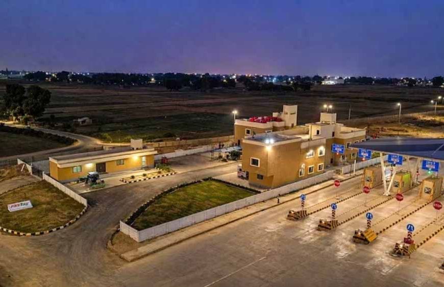 गंगा एक्सप्रेसवे पर टोल शुरू: जानिए प्रति किमी दरें और मेरठ–प्रयागराज सफर का खर्च