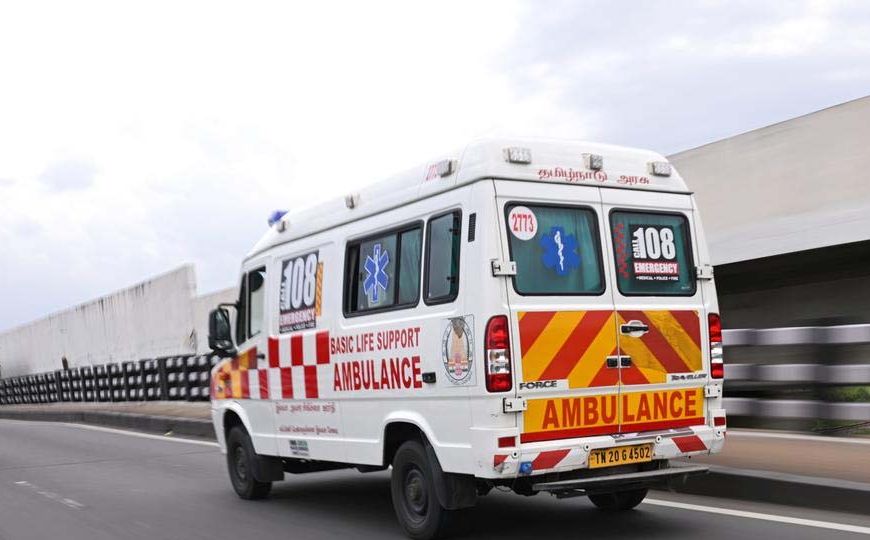 दूरस्थ बिनागुंडा गांव से मरीज को कठिन हालात में पहुंचाया गया अस्पताल