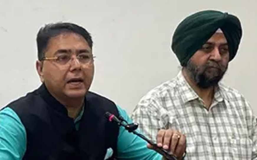 ‘पार्टी एकजुट है’- अमन अरोड़ा ने दलबदल की अटकलों को किया खारिज