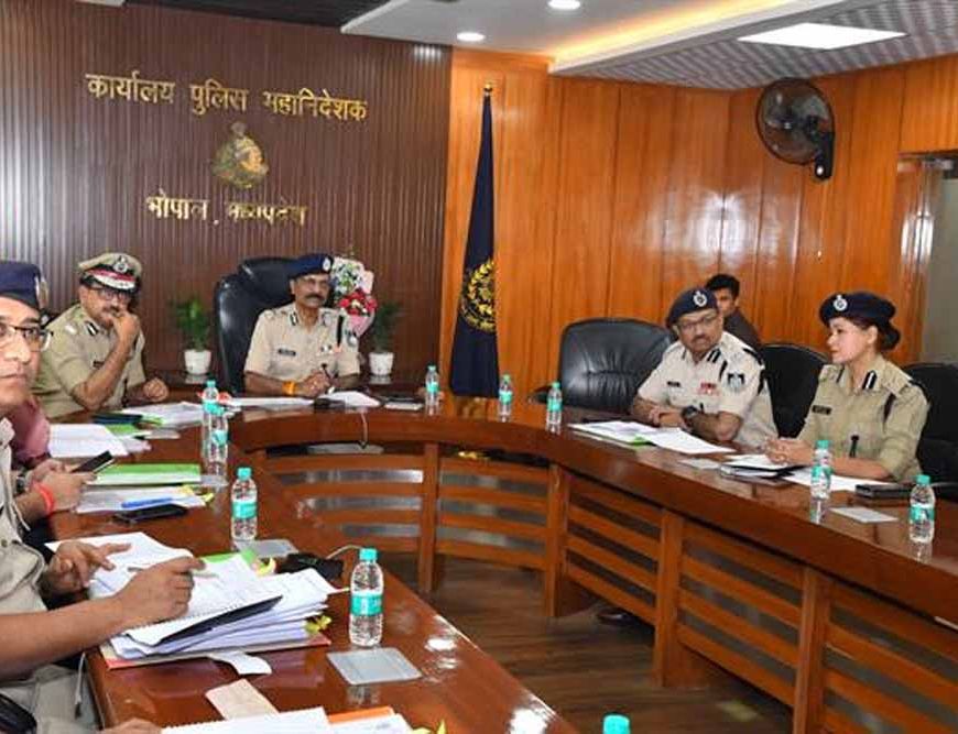 पुलिस महानिदेशक  कैलाश मकवाणा की अध्‍यक्षता में रेलवे सुरक्षा एवं सिंहस्थ-2028 की तैयारियों को लेकर पुलिस मुख्यालय में उच्चस्तरीय समन्‍वय समिति की बैठक आयोजित