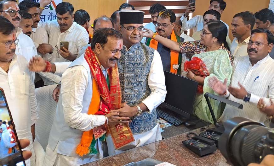 महेंद्र सिंह यादव ने अपेक्स बैंक में पदभार ग्रहण करते हुए किया ऐतिहासिक स्वागत