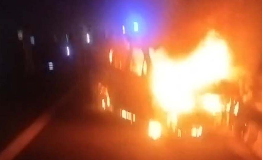 राजस्थान: दिल्ली-मुंबई एक्सप्रेसवे पर कार में लगी आग, एक ही परिवार के पांच लोग जिंदा जलकर मरे