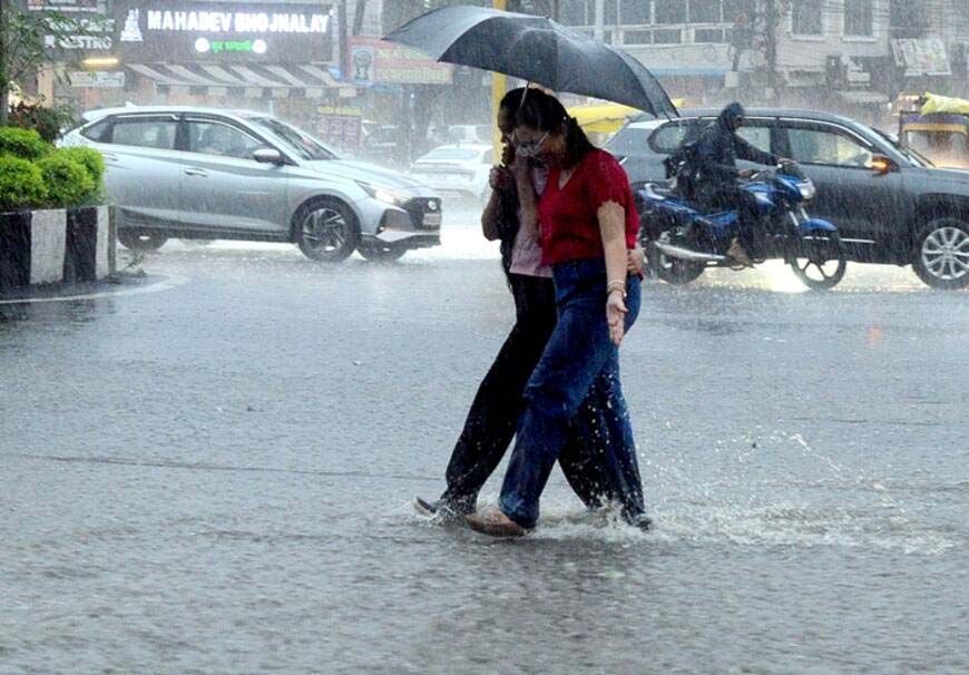 भीषण गर्मी पर 'ब्रेक': अगले 48 घंटों में पारा गिरेगा, 18 राज्यों में आंधी-बारिश का अलर्ट