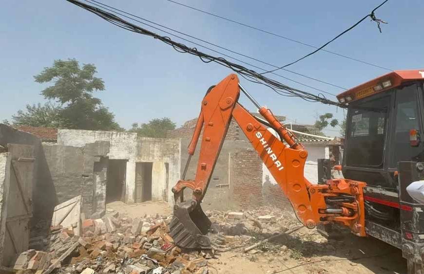 नशे के खिलाफ सख्त कार्रवाई, Bathinda में तस्कर की अवैध इमारत पर चला बुलडोजर