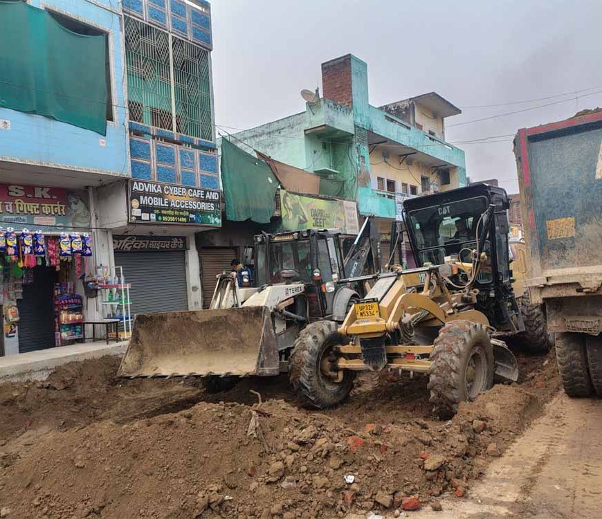 पंडित दीनदयाल उपाध्याय नगर में बुलडोजर एक्शन, जामा मस्जिद के पास 50 से ज्यादा अतिक्रमण ध्वस्त