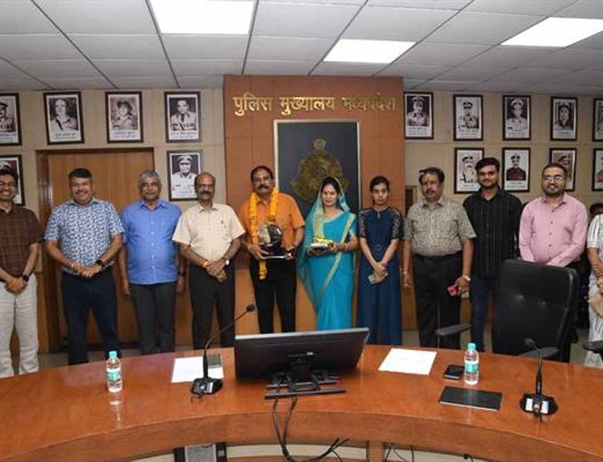 पुलिस मुख्यालय परिवार द्वारा 11 सेवानिवृत्त कर्मचारियों को दी गई भावभीनी विदाई