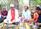 सीएम साय ने निर्माणाधीन पंचायत भवन में श्रमिकों के साथ बैठकर खाया बोरे बासी और आमा चटनी