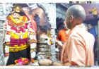 बाबा विश्वनाथ व काल भैरव के दरबार में माथा टेका मुख्यमंत्री योगी आदित्यनाथ ने