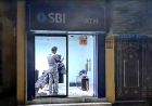 SBI ATM के अंदर नाई की दुकान, कैश लेने आए लोग देखकर रह गए हैरान