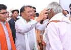 मुख्यमंत्री  विष्णु देव साय ने हितग्राहियों को अपने हाथों से पहनाया नजर का चश्मा