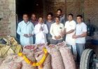 MP में किसानों का अनोखा विरोध, प्याज की बोरियों को पहनाई माला, बोले- खेती घाटे का सौदा