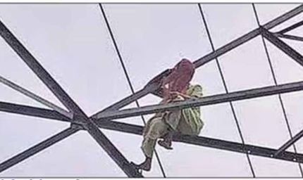 प्रेमी के घर जाने की जिद में हाईटेंशन पोल पर चढ़ी किशोरी, ढाई घंटे बाद पुलिस ने उतारा