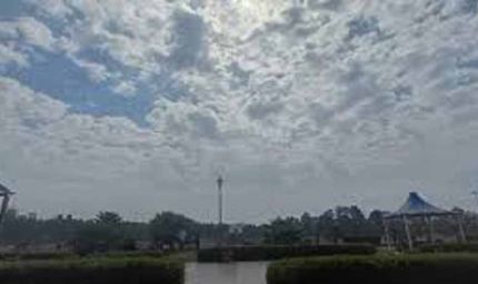 यूपी मौसम अपडेट: बारिश से गिरा तापमान, 4-5 मई को तेज आंधी और बूंदाबांदी के आसार