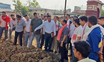 Arun Sao का अनोखा अंदाज: विकास कार्यों के निरीक्षण के लिए स्कूटी से निकले