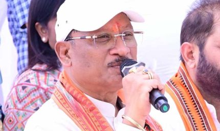 सरगुजा जिले के ग्राम सिलमा में अचानक उतरा मुख्यमंत्री  साय का हेलीकॉप्टर