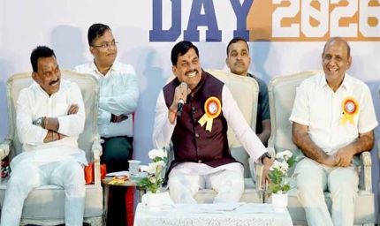 मुख्यमंत्री डॉ. यादव ने महू में विद्यार्थियों को प्लेसमेंट प्रमाण-पत्र किए वितरित