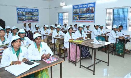 स्वरोजगार की राह पर बढ़ते कदम: मुख्यमंत्री ने RSETI में देखा ग्रामीण सशक्तिकरण का मॉडल