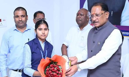 CM साय का संदेश: सपना देखो, लक्ष्य बनाओ और मेहनत करो- बलरामपुर में मेधावी छात्रों का सम्मान