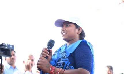 सरोधी की चौपाल में उभरी बदलाव की प्रेरक कहानी, स्वच्छता दीदी मनीषा मरकाम की आर्थिक स्थिति हुई सशक्त