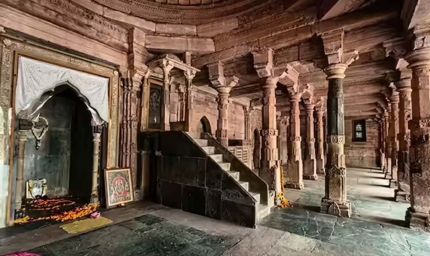 भोजशाला :सर्वे में मिले ऐतिहासिक तांबे के सिक्के और शिलालेख, ASI ने पेश की 2189 पेज की रिपोर्ट