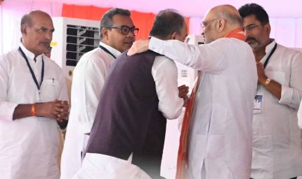 कैबिनेट से बाहर, लेकिन सियासत में बरकरार मंगल पांडे,अमित शाह की तस्वीर ने बढ़ाई चर्चा