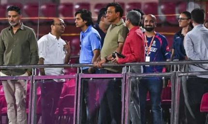 ₹15 हजार करोड़ की डील के बीच RR कैम्प पहुंचे नए मालिक, लक्ष्मी मित्तल ने रियान-यशस्वी से की चर्चा