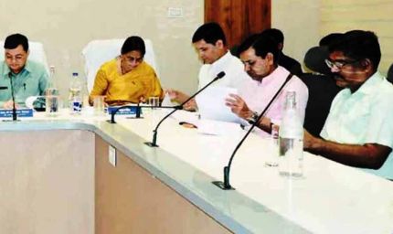 विकास कार्यों में देरी बर्दाश्त नहीं, उद्योग मंत्री देवांगन ने अधिकारियों को दिए सख्त निर्देश