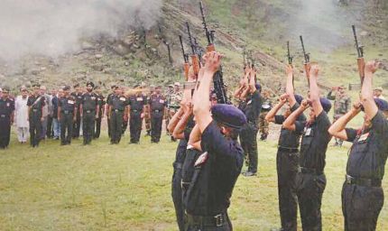 तिरंगे में लिपटकर गांव पहुंचे नायक विजय कुमार, अंतिम दर्शन के लिए उमड़ा जनसैलाब