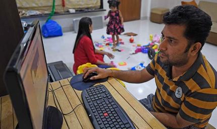PM मोदी की अपील का असर! WFH पर लौटने की तैयारी में बड़ी कंपनियां, जानिए क्या है नया प्लान