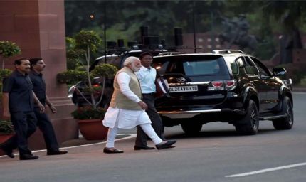 PM मोदी की सादगी की मिसाल: आधा किया अपना काफिला, SPG को दिए खास निर्देश