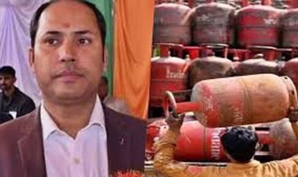 गैस सिलेंडर के लिए तहसील पहुंचे युवक को एसडीएम ने कराया गिरफ्तार