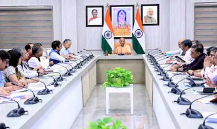 सीएम योगी ने वर्क फ्रॉम होम और सार्वजनिक परिवहन को बढ़ावा देने की दी अपील