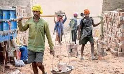 उत्तर प्रदेश में निर्माण श्रमिकों के पंजीकरण की प्रक्रिया हुई सरल, आधार और 90 दिन कार्य अनुभव पर्याप्त