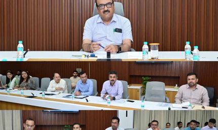 शासन के मिशन मोड में किए जाने वाले कार्यों की हुई समीक्षा मुख्य सचिव ने अधिकारियों की ली बैठक