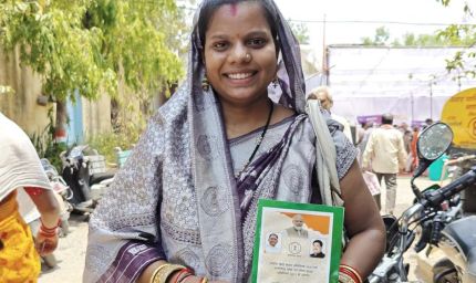 सफलता की कहानी-सुनीता जायसवाल को मौके पर मिला राशन कार्ड, चेहरे पर लौटी मुस्कान