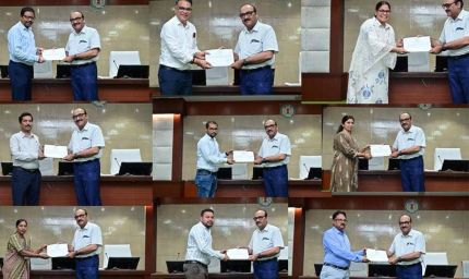 मुख्य सचिव ने ई-ऑफिस एवं समयबद्धता के लिए अधिकारी और कर्मचारियों को  दिए प्रशंसा पत्र