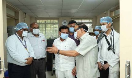 उप मुख्यमंत्री  देवड़ा इंदौर में देवास अग्निकांड के घायलों से मिले चिकित्सकों को दिये बेहतर उपचार के निर्देश