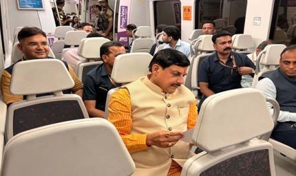 मुख्यमंत्री डॉ. यादव ने दिल्ली मेट्रो में किया सफर