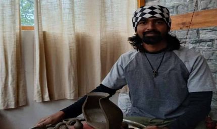 मिट्टी से रची पहचान: युवा कलाकार उत्तम साहू ने OSOA में बिखेरा छत्तीसगढ़ी कला का जादू