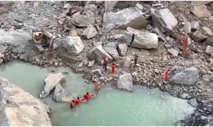 नीमकाथाना में बड़ा हादस,क्रेशर खदान में भूस्खलन, 1 मजदूर अब भी फंसा