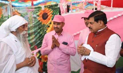 गुरुदेव के आशीर्वाद से ही सनातन और सत्य मार्ग का अनुसरण करने की प्रेरणा मिलती है : मुख्यमंत्री डॉ. यादव