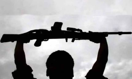माओवादी संगठन को बड़ा झटका, 20 लाख के इनामी नरहरि और पत्नी ने किया सरेंडर