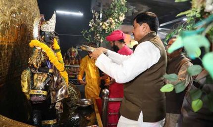 मुख्यमंत्री डॉ. यादव ने कमला पार्क स्थित शनि मंदिर में पूजा-अर्चना की