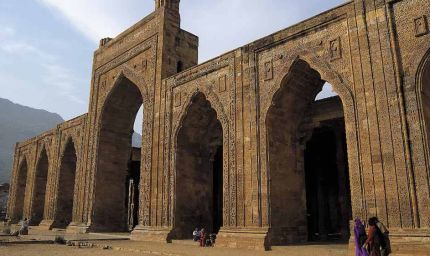 अजमेर का अढ़ाई दिन का झोंपड़ा फिर विवाद में, हनुमान चालीसा पाठ की अनुमति की मांग