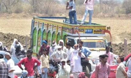 विदिशा में खरीदी केंद्र पर ताला देख भड़के किसान, NH-146 पर 3 KM लंबा जाम