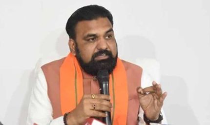 बिहार में लापरवाह अफसरों पर कार्रवाई शुरू, मुजफ्फरपुर के राजस्व अधिकारी सस्पेंड