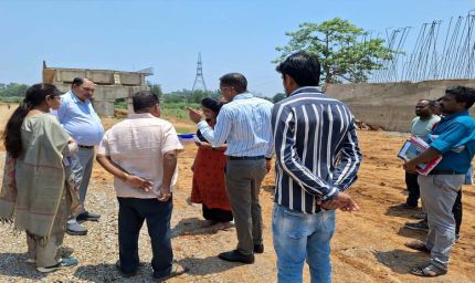 बस्तर में सड़कों और पुलों के काम में आएगी तेजी, लोक निर्माण विभाग के सचिव ने अधिकारियों व ठेकेदारों की ली बैठक