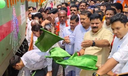 पश्चिम चंपारण को दो नई ट्रेनों की सौगात, नरकटियागंज से दरभंगा और सिकटा से मुजफ्फरपुर सेवा शुरू