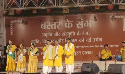 लोकनृत्यों की रंगारंग प्रस्तुति में झूमे अमित शाह, बादल अकादमी में तीन मुख्यमंत्री भी रहे मौजूद