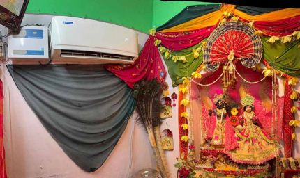 हिसार में भगवान को चढ़ रहा आइसक्रीम का भोग, भीषण गर्मी में मंदिरों के गर्भगृह बने कूल-कूल